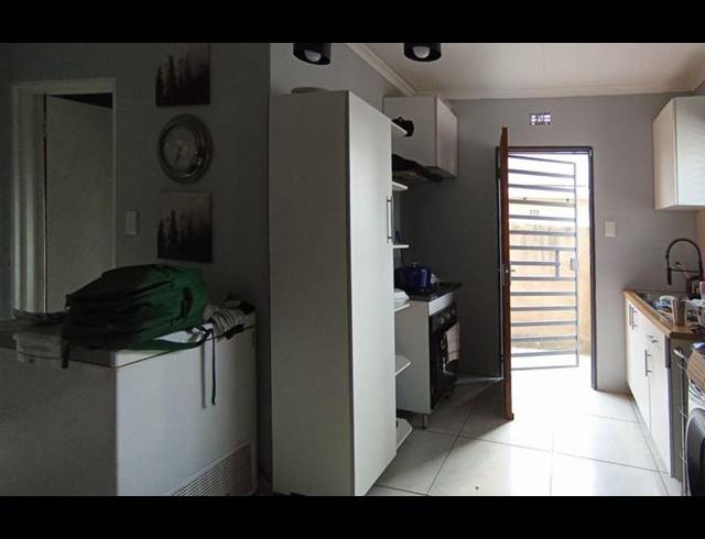 3 BEDROOM HOUSE FOR SALE IN RIVERSIDE VIEW EXT 35